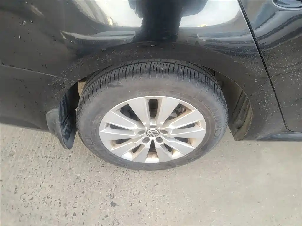 VOLKSWAGEN LAVIDA 2013