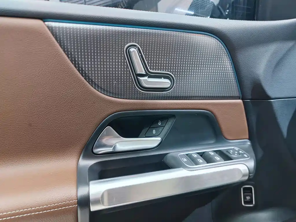 MERCEDES BENZ GLB 2021