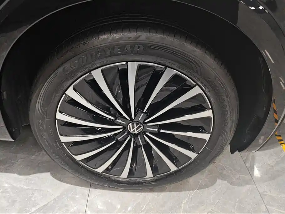 VOLKSWAGEN VILORAN 2023