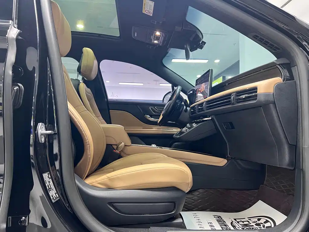LINCOLN ADVENTURER 2021