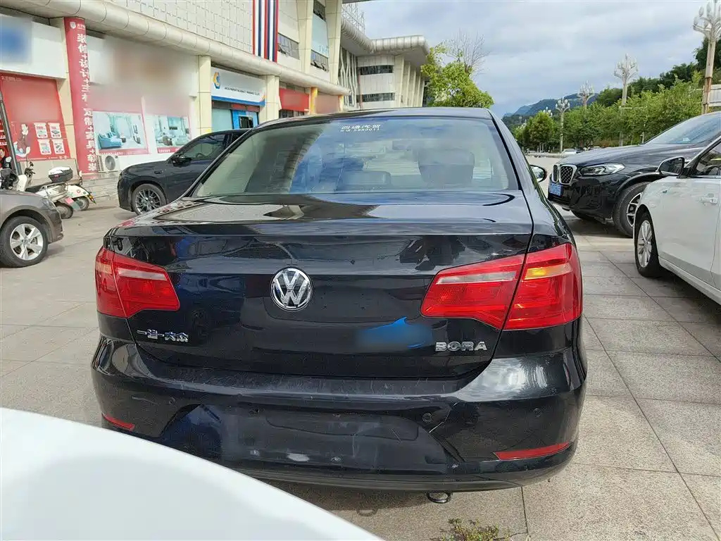 VOLKSWAGEN BORA 2015
