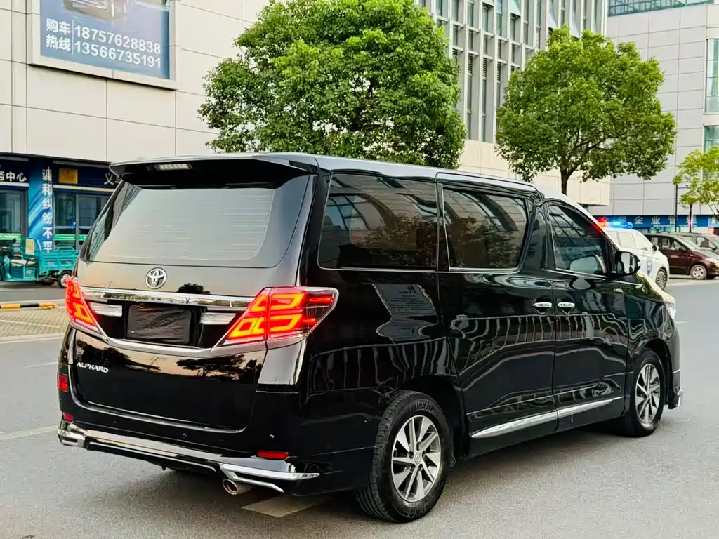 TOYOTA ALPHARD 2015