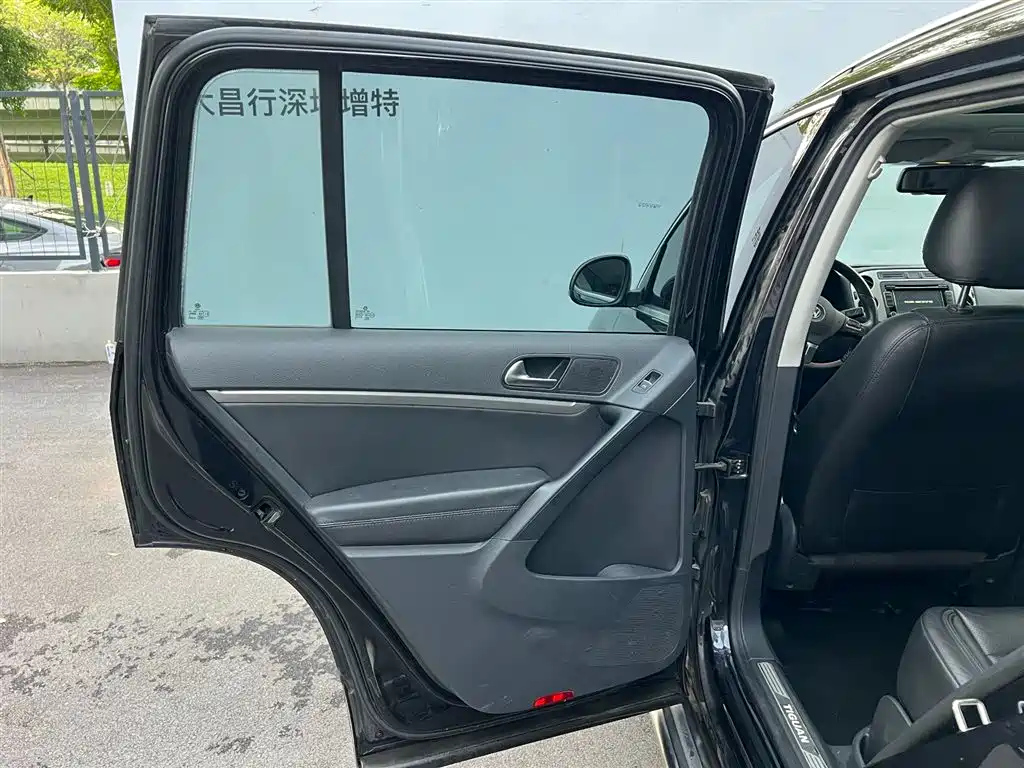 VOLKSWAGEN TIGUAN 2015