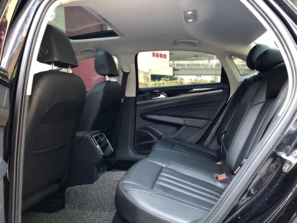 VOLKSWAGEN PASSAT 2021