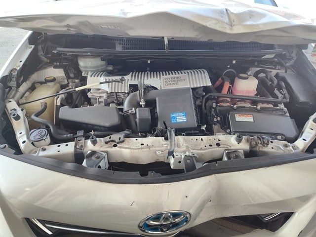 TOYOTA PRIUS ALPHA 2013