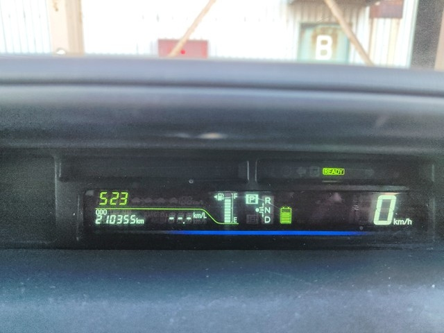 TOYOTA PRIUS ALPHA 2013