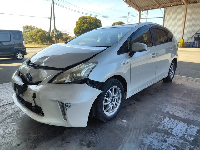 TOYOTA PRIUS ALPHA 2013