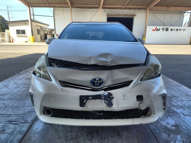 TOYOTA PRIUS ALPHA 2013