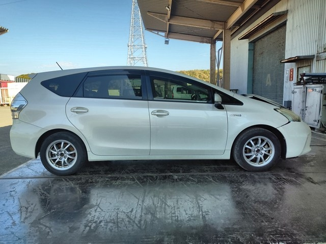 TOYOTA PRIUS ALPHA 2013