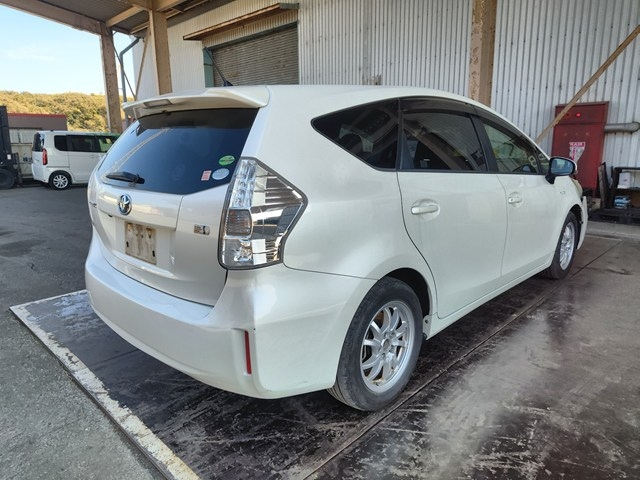 TOYOTA PRIUS ALPHA 2013