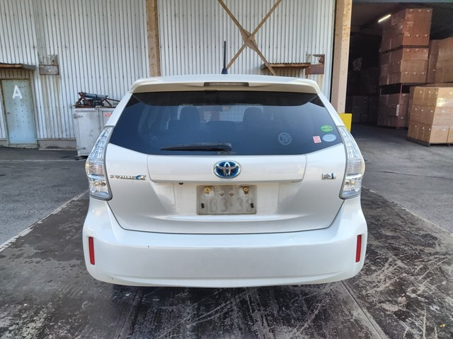 TOYOTA PRIUS ALPHA 2013