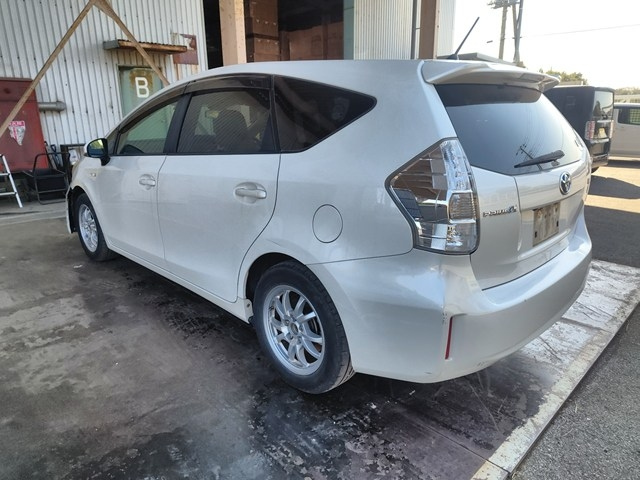 TOYOTA PRIUS ALPHA 2013