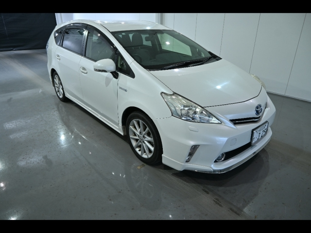 TOYOTA PRIUS ALPHA 2014