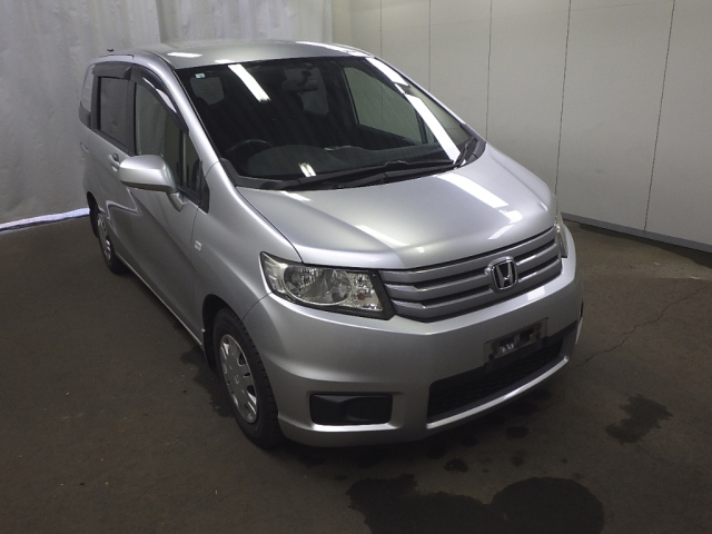 HONDA FREED 2010