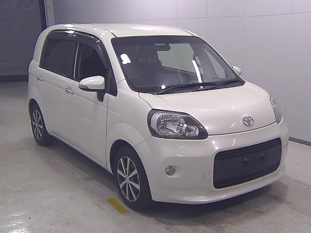 TOYOTA PORTE 2013