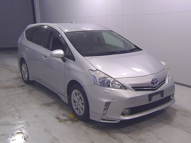 TOYOTA PRIUS ALPHA 2012