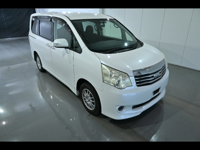 TOYOTA NOAH 2012