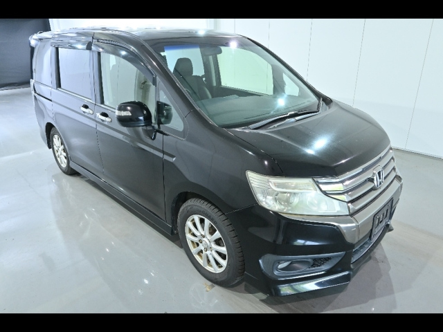 HONDA STEP WAGON 2013
