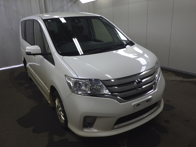 NISSAN SERENA 2013