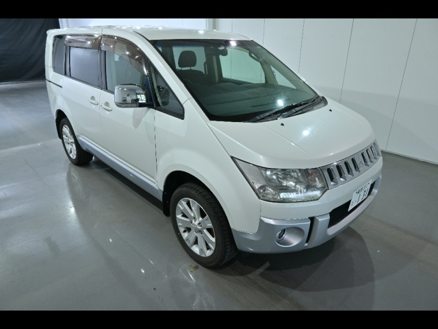 MITSUBISHI DELICA D5 2010