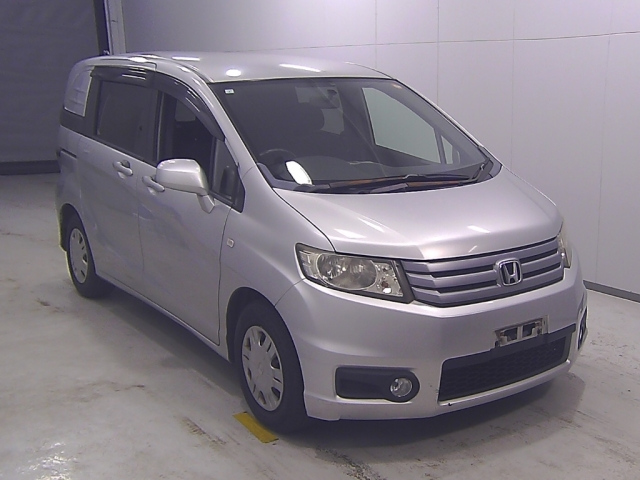 HONDA FREED 2011