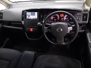 NISSAN SERENA 2010