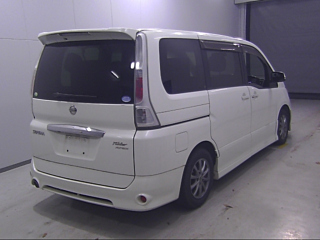 NISSAN SERENA 2010