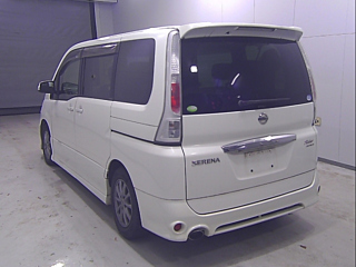 NISSAN SERENA 2010
