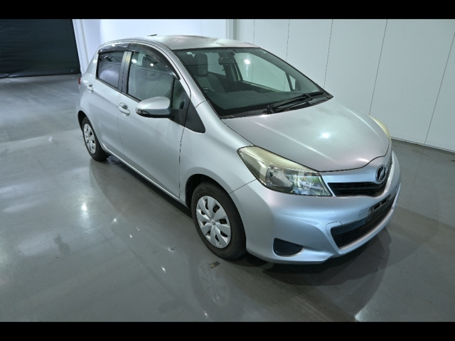 TOYOTA VITZ 2011