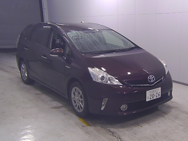 TOYOTA PRIUS ALPHA 2014