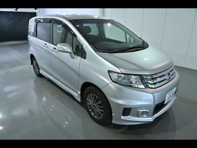 HONDA FREED 2013