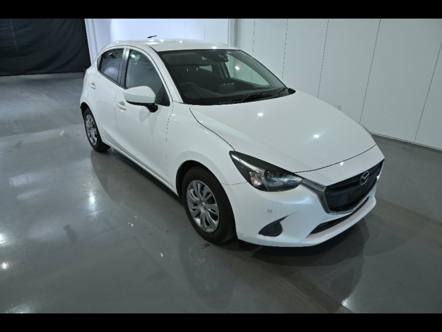 MAZDA DEMIO 2016