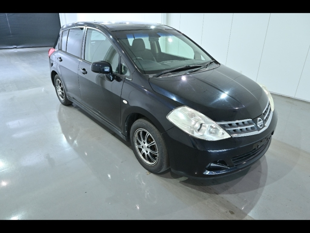 NISSAN TIIDA