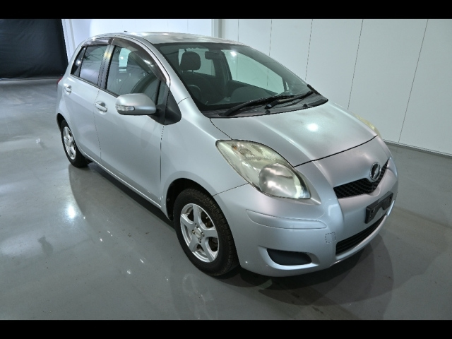 TOYOTA VITZ 2011