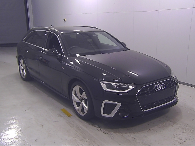 AUDI A4 2022
