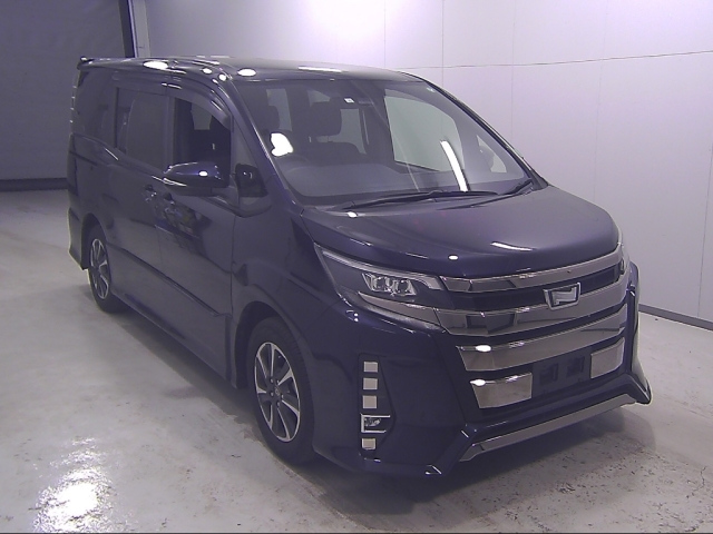 TOYOTA NOAH 2017