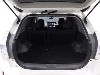 TOYOTA PRIUS ALPHA 2014