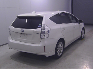 TOYOTA PRIUS ALPHA 2014