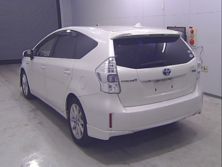 TOYOTA PRIUS ALPHA 2014