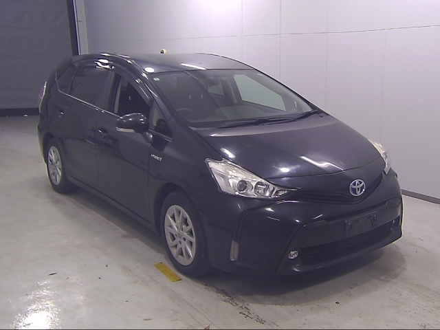 TOYOTA PRIUS ALPHA 2015