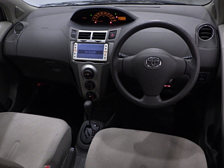 TOYOTA VITZ 2011