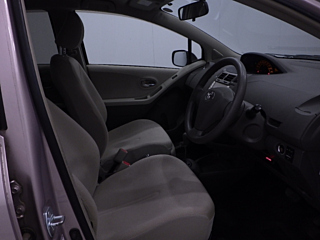 TOYOTA VITZ 2011