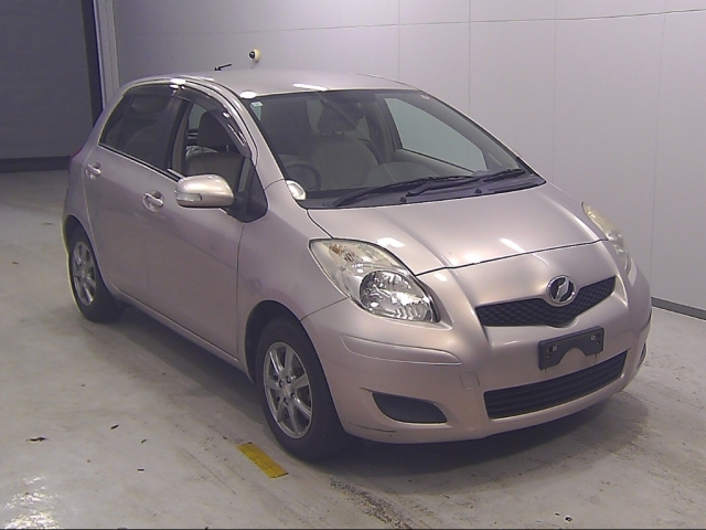 TOYOTA VITZ 2011