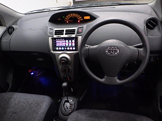 TOYOTA VITZ 2010