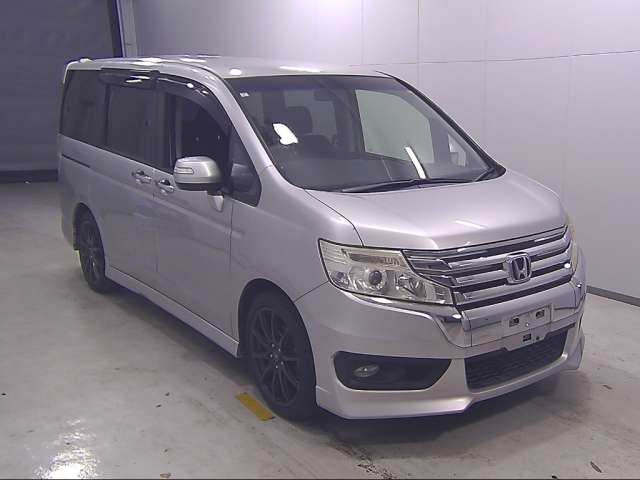 HONDA STEP WAGON 2013