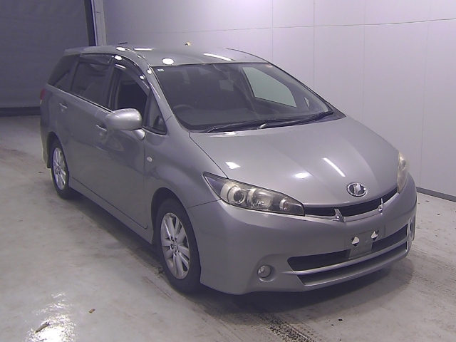 TOYOTA WISH 2010