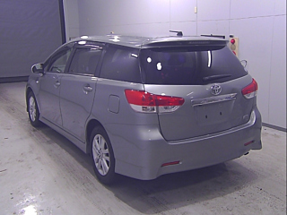 TOYOTA WISH 2010