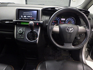 TOYOTA WISH 2010