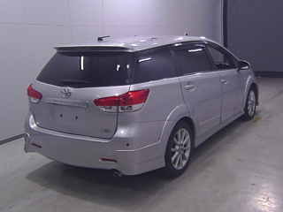TOYOTA WISH 2010
