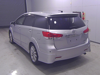 TOYOTA WISH 2010